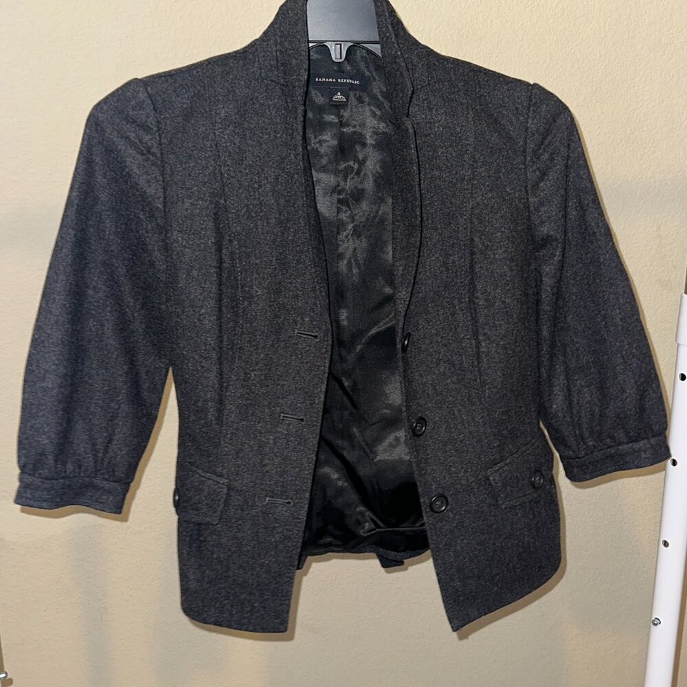 ✨ Banana Republic Charcoal Wool-Blend Blazer – Size 4